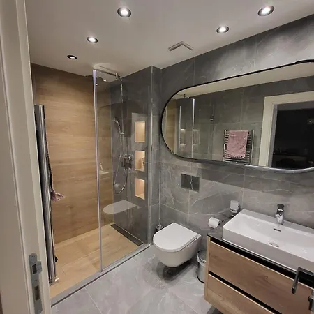 Waterfront Symphony 1bdr - Na Vodi Apartament